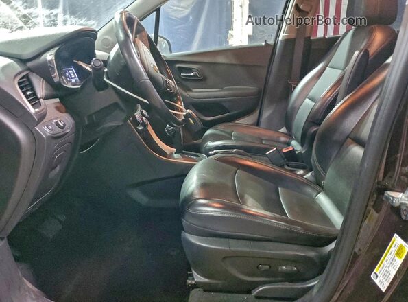 KL7CJPSB0MB358112 2021 CHEVROLET TRAX Burgundy Вид салону спереду