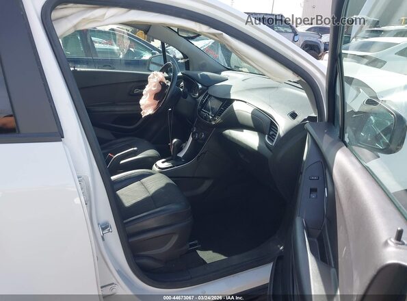 KL7CJPSB3MB315948 2021 CHEVROLET TRAX White Սալոնի դիմացի տեսք