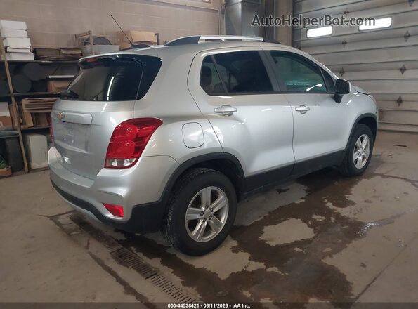 KL7CJPSB3MB324424 2021 CHEVROLET TRAX Серебряный Задняя правая четверть