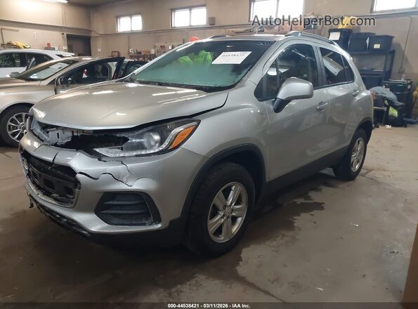 KL7CJPSB3MB324424 2021 CHEVROLET TRAX Серебряный Передняя левая четверть