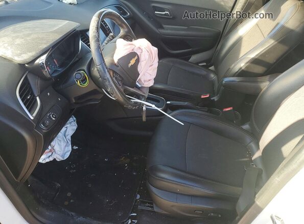 KL7CJPSB5MB346702 2021 CHEVROLET TRAX White Սալոնի դիմացի տեսք