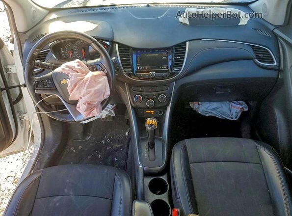 KL7CJPSB5MB346702 2021 CHEVROLET TRAX White Առջևի վահանակի տեսք