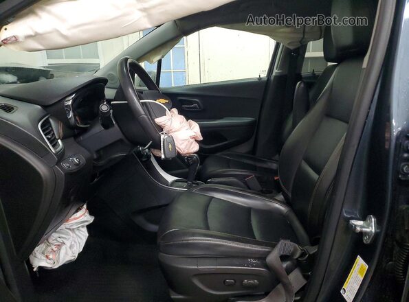 KL7CJPSB6MB320237 2021 CHEVROLET TRAX Gray Widok wnętrza z przodu