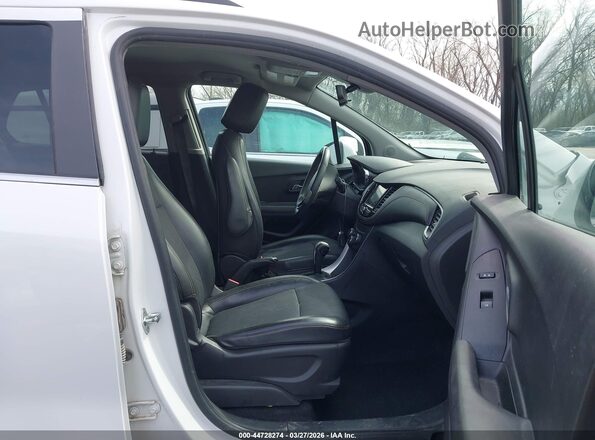 KL7CJPSB8JB601208 2018 CHEVROLET TRAX White Widok wnętrza z przodu