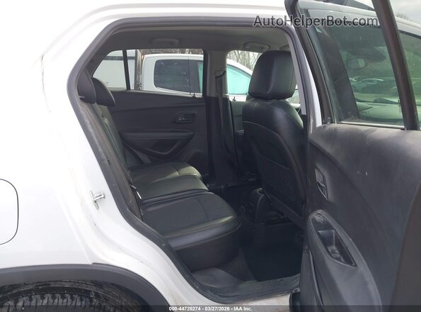 KL7CJPSB8JB601208 2018 CHEVROLET TRAX White Widok naklejki z numerem VIN