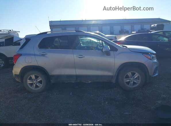 KL7CJPSB8JB710462 2018 CHEVROLET TRAX Silver Սալոնի հետևի տեսք