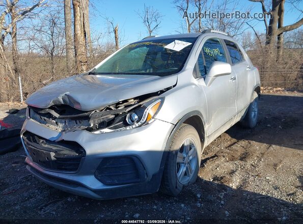 KL7CJPSB8JB710462 2018 CHEVROLET TRAX Silver Դիմացի տեսք