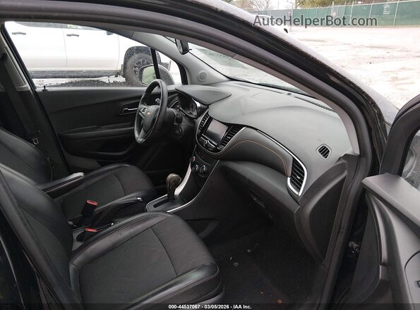KL7CJPSB9MB359002 2021 CHEVROLET TRAX Черный Вид салона спереди
