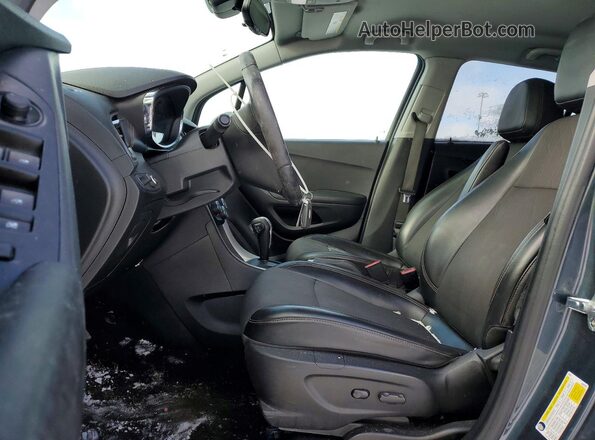 KL7CJPSM0MB366356 2021 CHEVROLET TRAX Blue Vista interior delantera