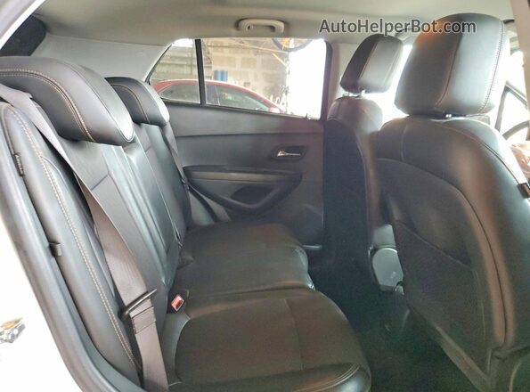 KL7CJPSM7MB372073 2021 CHEVROLET TRAX Белый Вид задних сидений