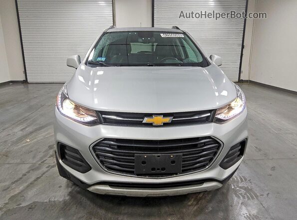 KL7CJPSMXNB540581 2022 CHEVROLET TRAX Silver Front view