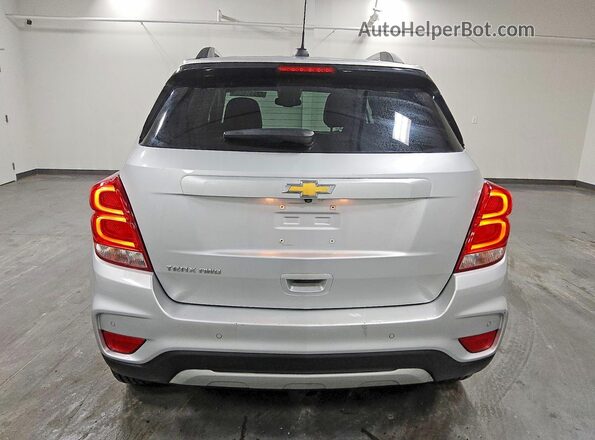KL7CJPSMXNB540581 2022 CHEVROLET TRAX Silver Rear view