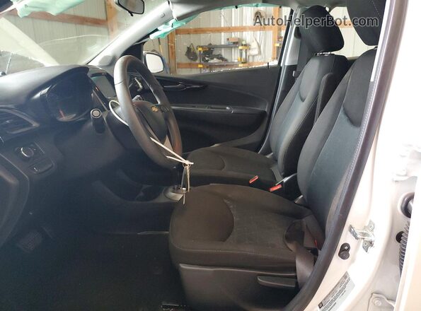 KL8CD6SA0NC035856 2022 CHEVROLET SPARK White Widok wnętrza z przodu
