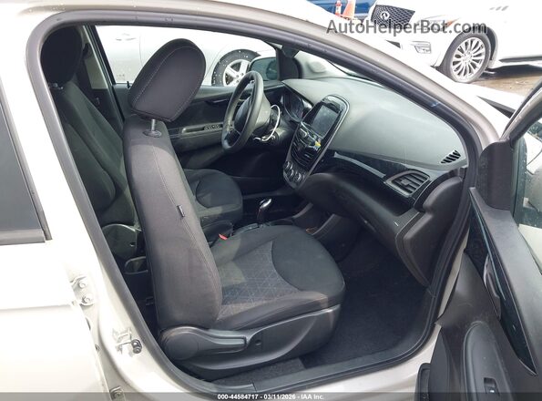 KL8CD6SA4KC716940 2019 CHEVROLET SPARK Beige Вид салону спереду