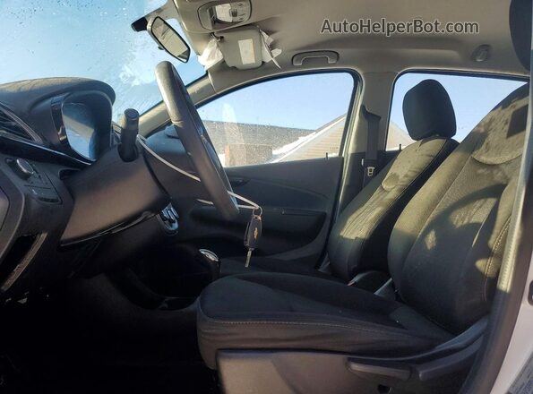 KL8CD6SA7MC732018 2021 CHEVROLET SPARK White Widok wnętrza z przodu