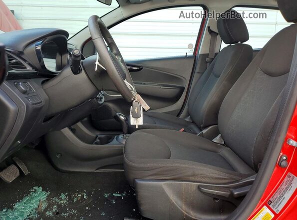 KL8CD6SAXNC014402 2022 CHEVROLET SPARK Red Вид салону спереду