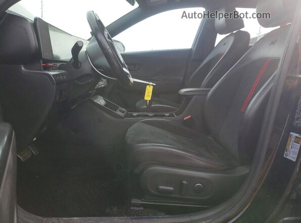 KM8HACA34RU027780 2024 HYUNDAI KONA Black Front interior view