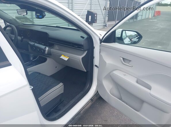 KM8HACAB7SU218932 2025 HYUNDAI KONA Белый Вид салона спереди