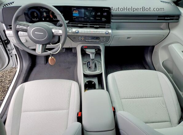 KM8HB3AB4SU313509 2025 HYUNDAI KONA Белый Вид панели приборов