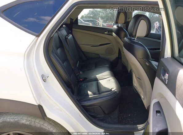 KM8J23A44JU629476 2018 HYUNDAI TUCSON White Widok naklejki z numerem VIN
