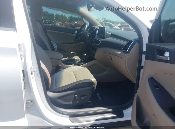 KM8J33AL0KU997255 2019 HYUNDAI TUCSON White Vista interior delantera