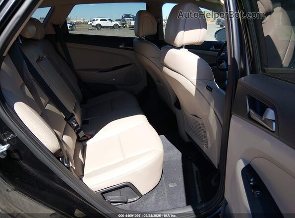 KM8J3CA28JU651007 2018 HYUNDAI TUCSON Черный Вид наклейки с VIN-кодом