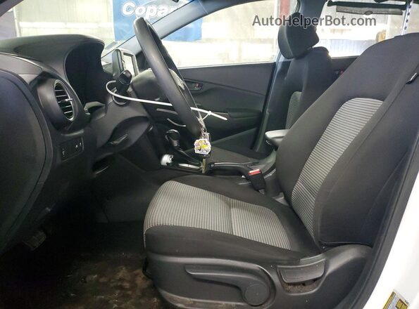 KM8K12AAXMU643541 2021 HYUNDAI KONA White Սալոնի դիմացի տեսք
