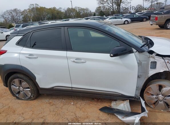 KM8K23AG1MU098904 2021 HYUNDAI KONA ELECTRIC White Widok wnętrza z tyłu