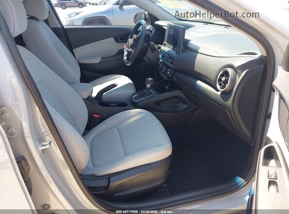 KM8K62AB1NU768164 2022 HYUNDAI KONA Gray Vista interior delantera