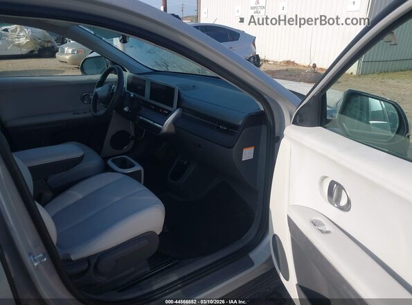 KM8KNDAF7NU049700 2022 HYUNDAI IONIQ 5 Gray Widok wnętrza z przodu