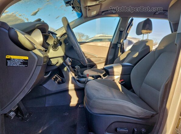 KM8SMDHF2GU144077 2016 HYUNDAI SANTA Silver Вид салону спереду