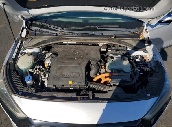 KMHC05LC3HU018217 2017 HYUNDAI IONIQ Silver Rear interior view