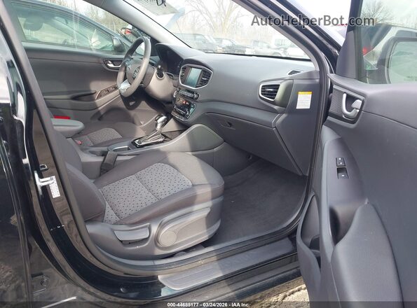 KMHC65LC0HU030078 2017 HYUNDAI IONIQ HYBRID Black Widok wnętrza z przodu