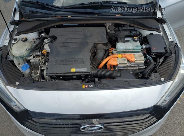 KMHC65LC2JU090434 2018 HYUNDAI IONIQ Silver Вид задньої частини салону