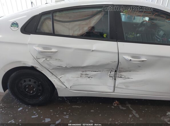 KMHC65LC4HU026633 2017 HYUNDAI IONIQ HYBRID White Front view