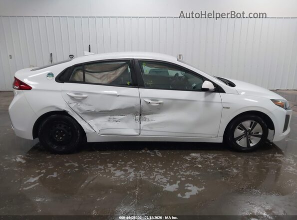 KMHC65LC4HU026633 2017 HYUNDAI IONIQ HYBRID White Rear interior view