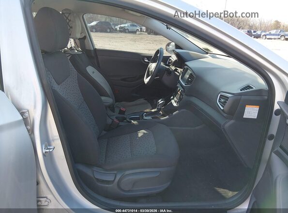 KMHC65LC8JU074027 2018 HYUNDAI IONIQ HYBRID Silver წინა სალონის ხედი
