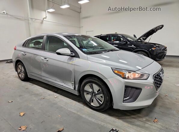 KMHC65LCXMU257739 2021 HYUNDAI IONIQ Silver Przód prawy