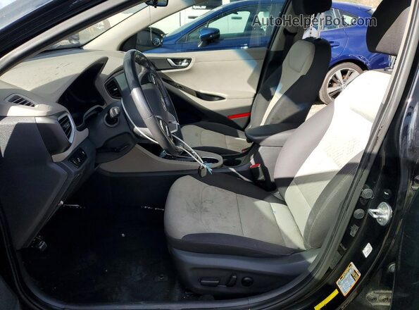 KMHC75LC2HU049650 2017 HYUNDAI IONIQ Черный Вид салона спереди