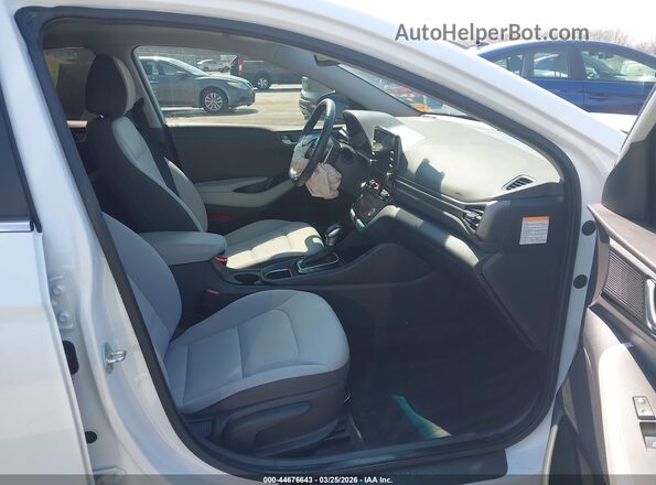 KMHC85LC0NU277882 2022 HYUNDAI IONIQ HYBRID Белый Вид салона спереди