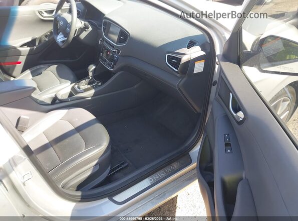 KMHC85LCXJU083855 2018 HYUNDAI IONIQ HYBRID Silver Вид салону спереду