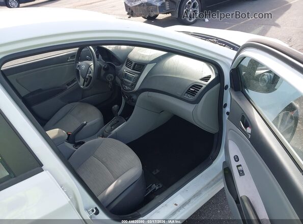 KMHCT4AE5HU285395 2017 HYUNDAI ACCENT White Вид салону спереду
