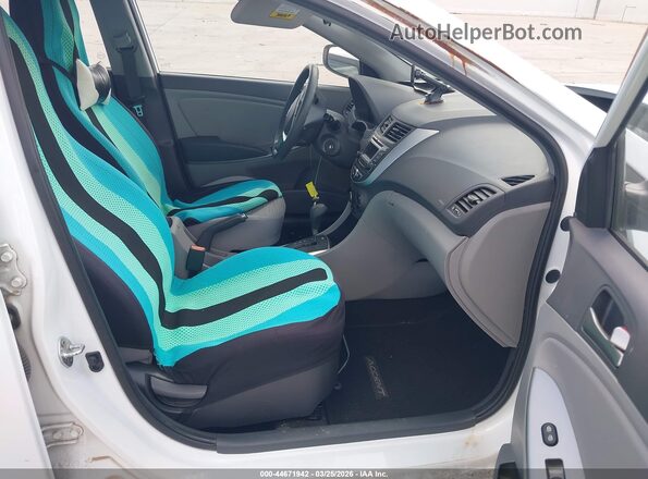 KMHCT4AE6GU051538 2016 HYUNDAI ACCENT White Widok wnętrza z przodu