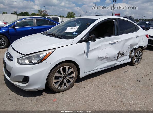 KMHCT4AE7HU372120 2017 HYUNDAI ACCENT Белый Передняя левая четверть