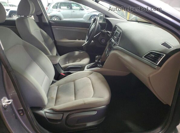 KMHD74LF2HU088117 2017 HYUNDAI ELANTRA Серебряный Вид салона спереди