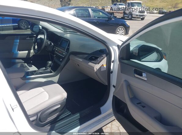 KMHE24L33JA080978 2018 HYUNDAI SONATA HYBRID White 