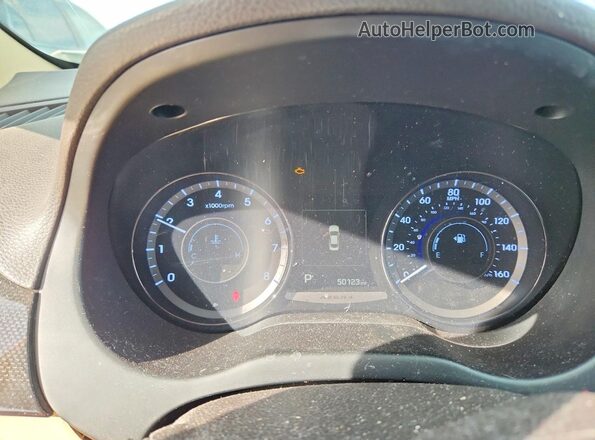 KMHFG4JG0HA572535 2017 HYUNDAI AZERA White 