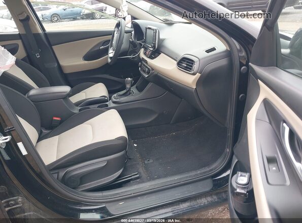 KMHH35LE2JU016382 2018 HYUNDAI ELANTRA GT Черный Вид салона спереди