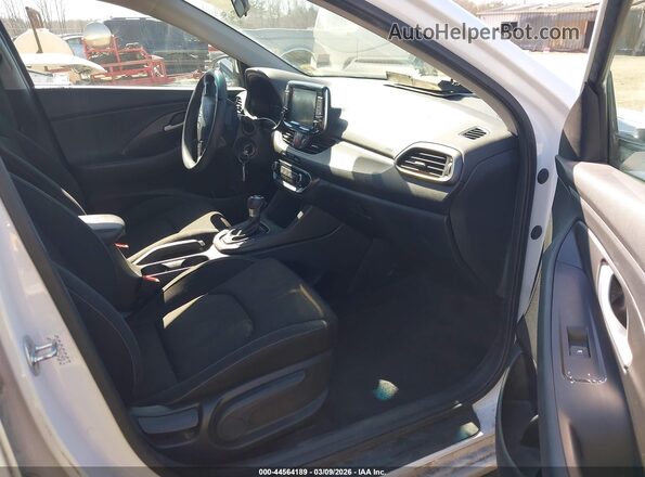 KMHH35LE6KU114672 2019 HYUNDAI ELANTRA GT White Вид салону спереду