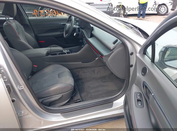 KMHL54JC4RA351382 2024 HYUNDAI SONATA Silver წინა სალონის ხედი